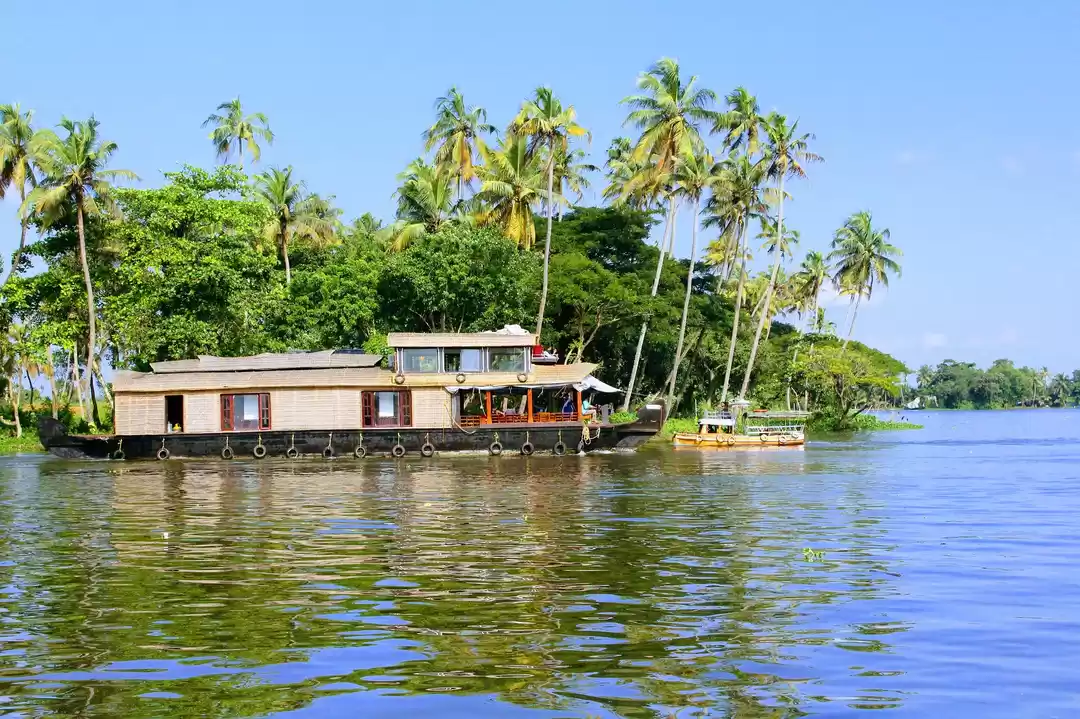 Serene Kerala Backwaters & Munnar Hills