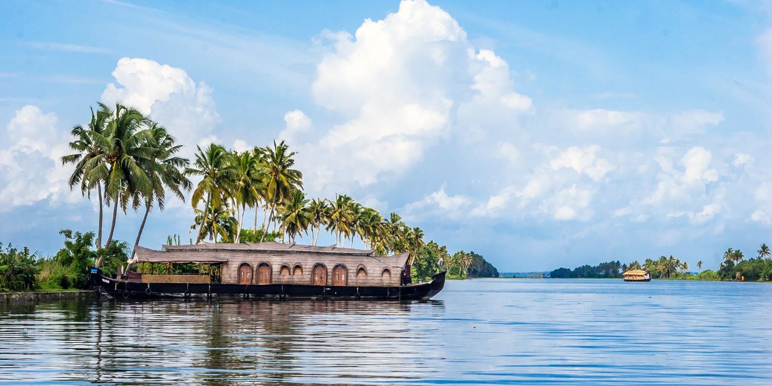 Kerala Enchanting Hills & Backwaters Tour - slide 3